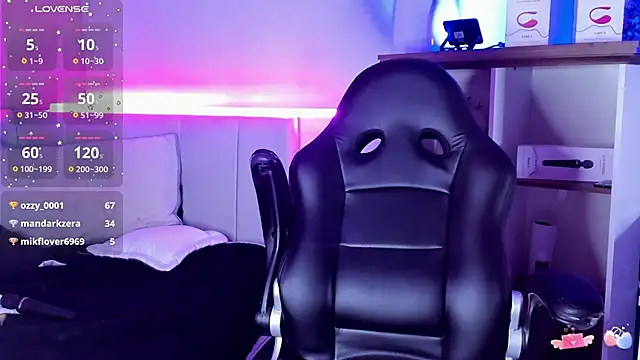 mia_thompsonn_'s web cam