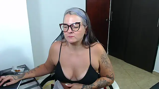 emiliana_zains's web cam