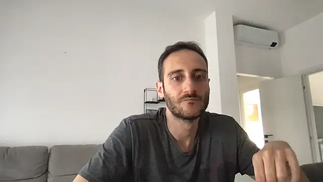 ItalianVirgil25 live sex cam
