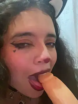 Lucy_YupiSweet live sex cam