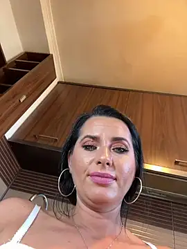 Hotmomcheckk_ live sex cam