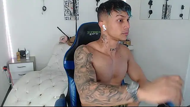 Leonard_Price live sex cam