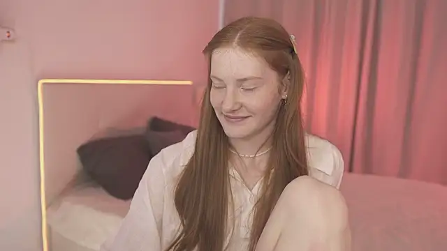 FiaMoor's Stripchat show and profile