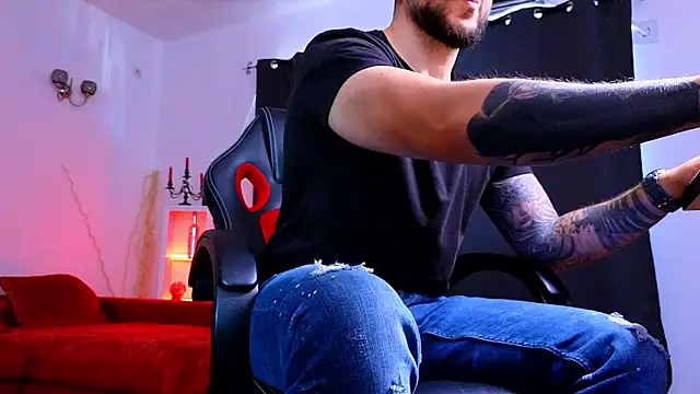 MightyAaron66 live sex cam
