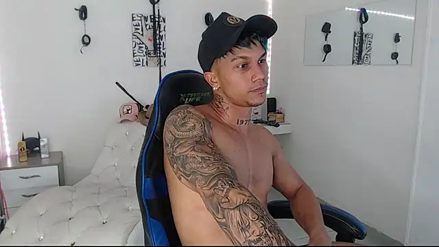 Leonard_Price live sex cam