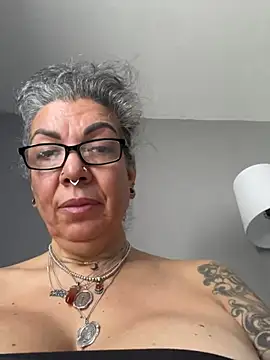 dieseldame1313's Stripchat show and profile