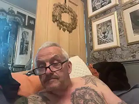 poggles live sex cam
