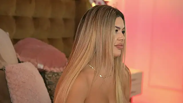 SophieBoobsX's Stripchat show and profile