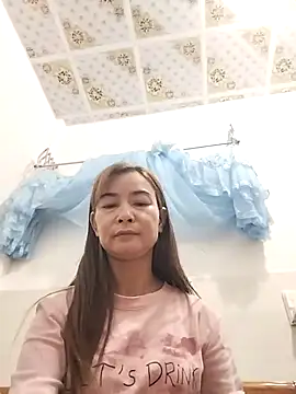 Sexy-ladyboobs20's web cam
