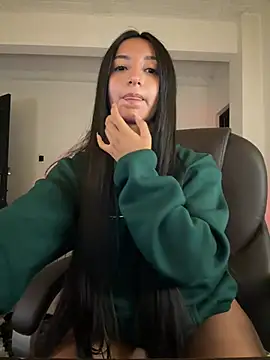 aly_golden_ live sex cam