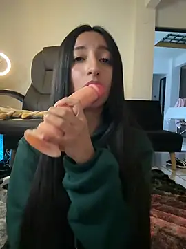 aly_golden_ live sex cam