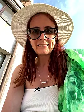 NataKitten live sex cam