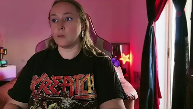 kisicaxx's Stripchat show and profile