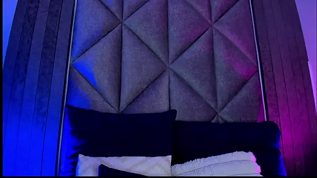 ParisFox_'s Stripchat show and profile