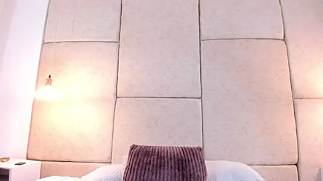 aisha_vs's Stripchat show and profile