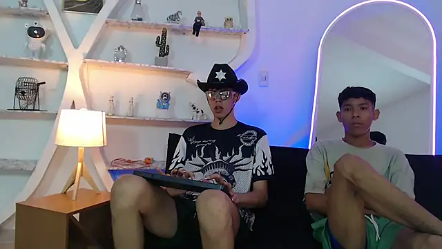 TWINKS_FRIENDS live sex cam