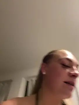 LizzyLush_'s web cam