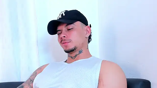 NoahhBrown live sex cam