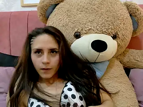 lucia_fox03's web cam