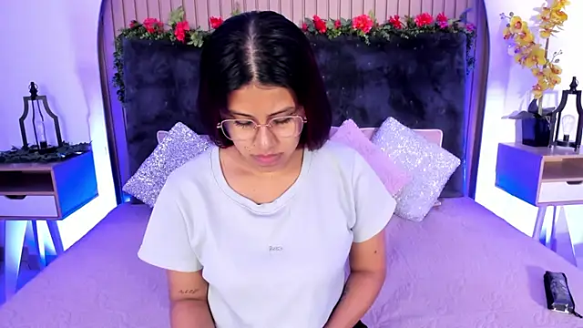 Karlagonzales_'s Stripchat show and profile