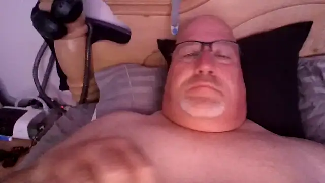 Bigbear0563 live sex cam