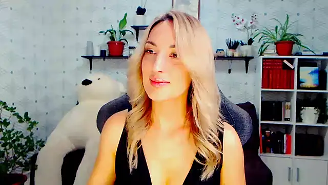 MillaXQueen's web cam