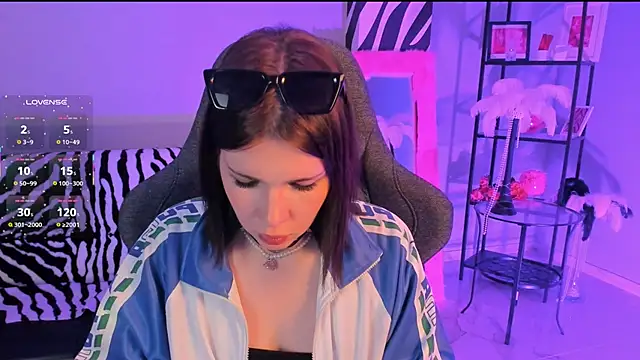 AliceSunday's Stripchat show and profile