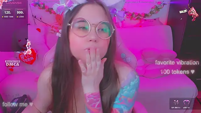 Lolisuccub's Stripchat show and profile