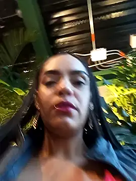 Sara-77 live sex cam