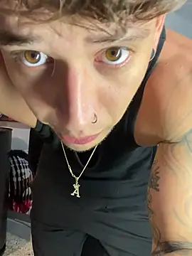 MATTEOSANTINO21 live sex cam
