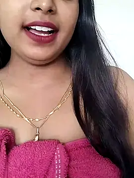 Maahhii_2 live sex cam