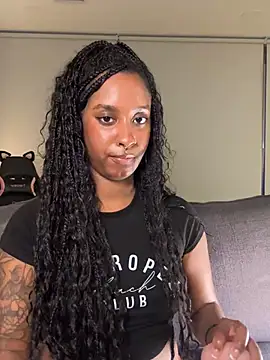 Your_Paris's Stripchat show and profile