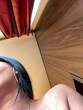 Hotmomcheckk_ live sex cam