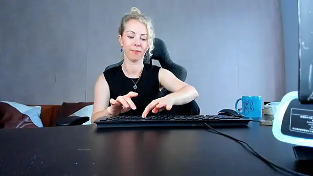 LylithSkye live sex cam