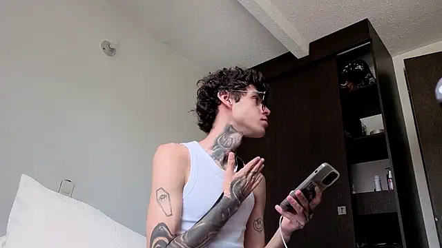Saturno_v live sex cam