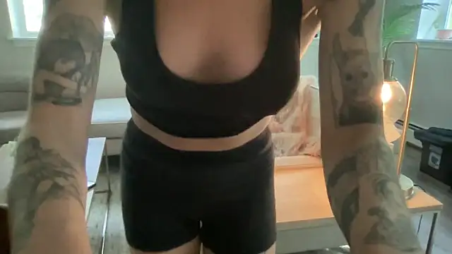 Serenasly777's web cam