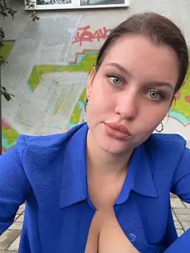 KikiWatson live sex cam