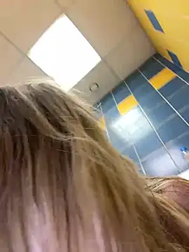 LoraaDoll live sex cam