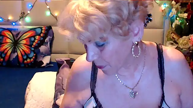HappyWomanOn's cam snapshot