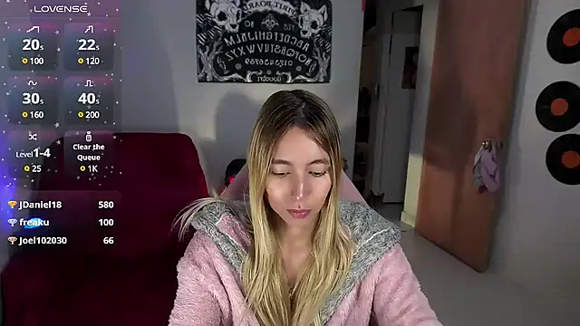 Saucy_Jenn's web cam
