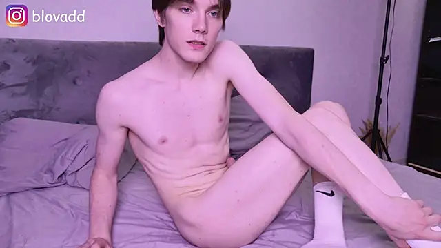 callmenineoneseven live sex cam