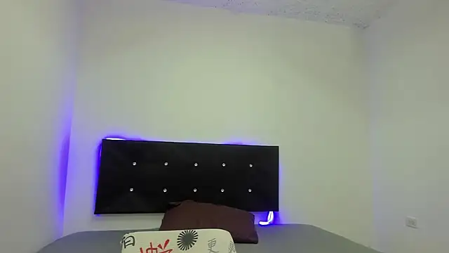 Salomon_koude live sex cam