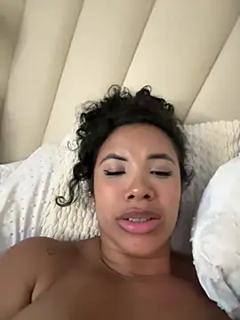 Brunettexio live sex cam