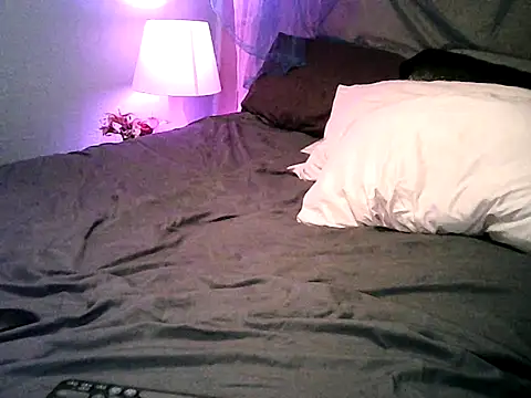 EllaMira44's web cam