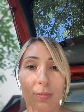 LetsFunKARINA live sex cam