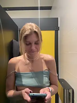 ValenciaShock live sex cam