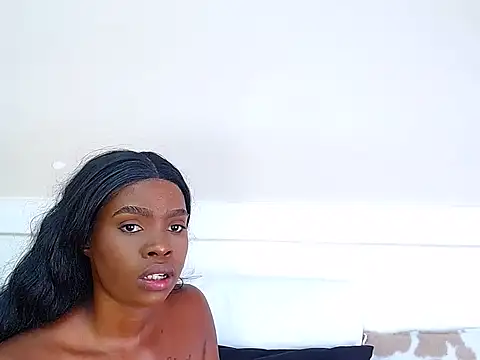 LuciousLips96 live sex cam