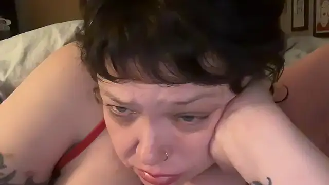 Femmequeendiva's web cam
