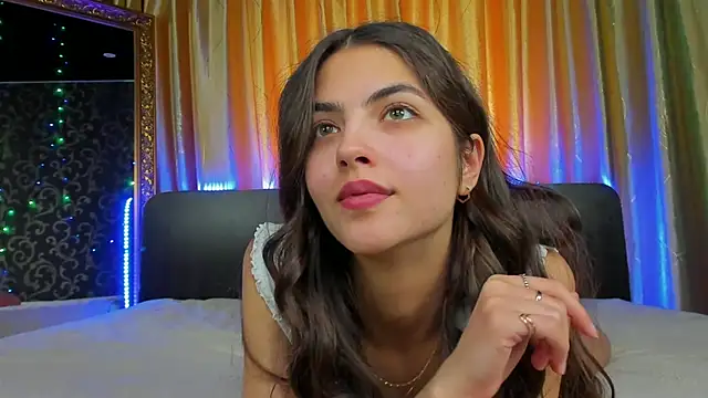 Milana_Crystal_ live sex cam