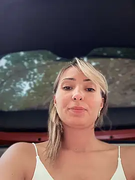 LetsFunKARINA live sex cam